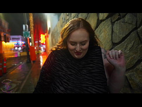 Миа Диор трахается через несколько мгновений после того, как подружилась со странным парнем возле отеля Grand Downtown в Лас-Вегасе, штат Невада